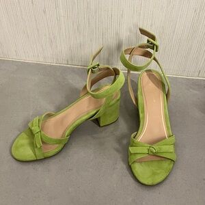 NWT Vionic Green Rosabel Heels